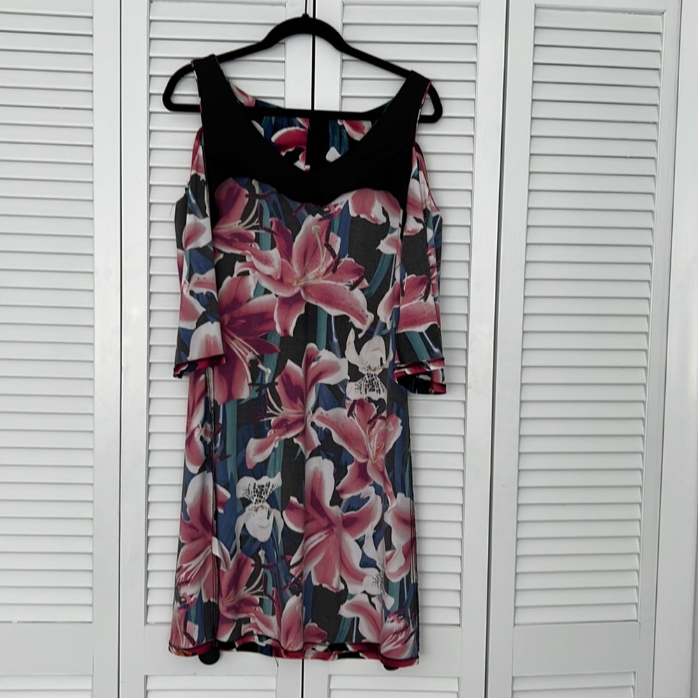 Connected Cold Shoulder 3/4 Sleeve Dress!
FINAL MARKDOWN. - Picture 6 of 7